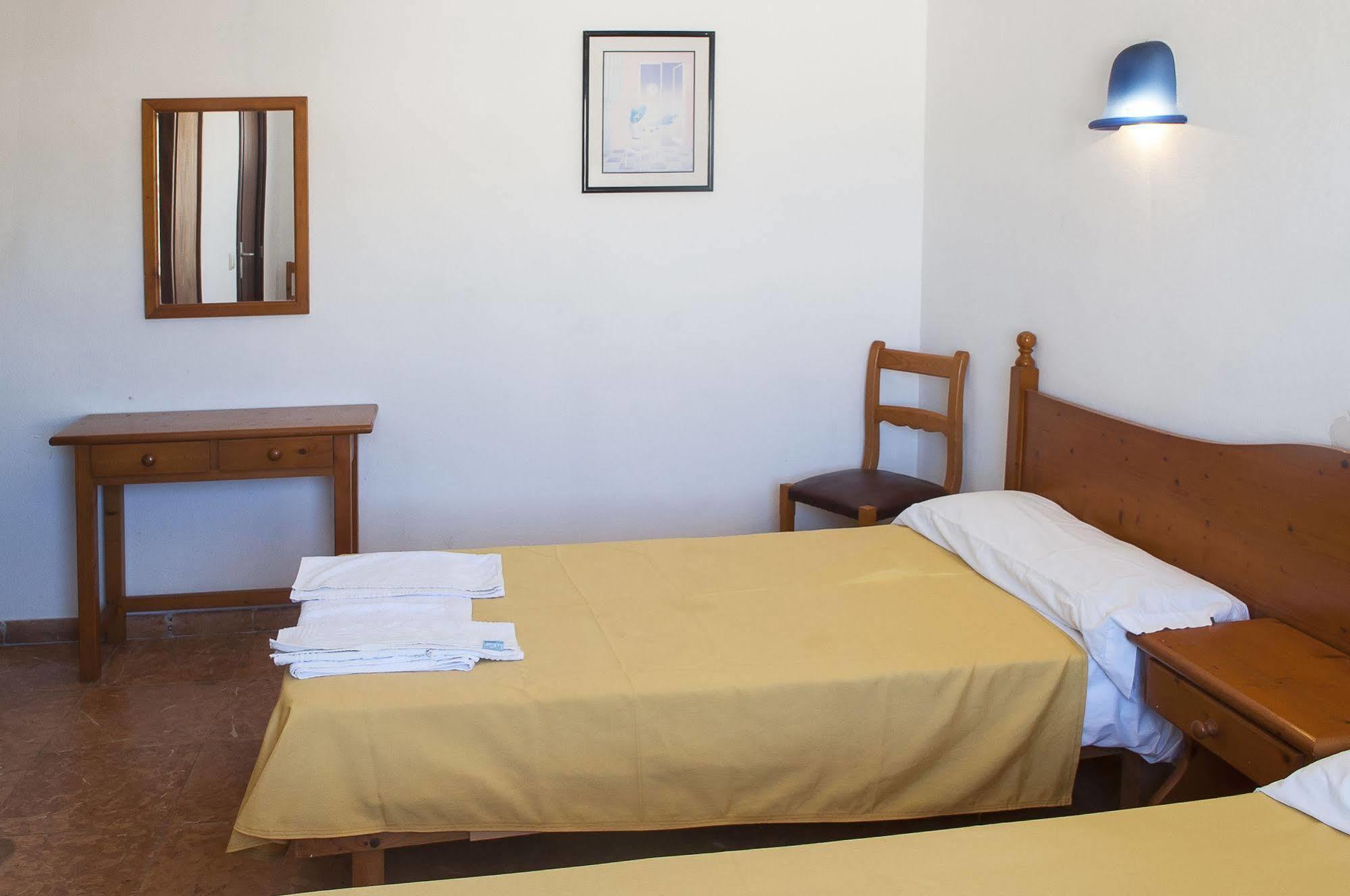 Surfing Concept Hostel Cala Ratjada  Bagian luar foto