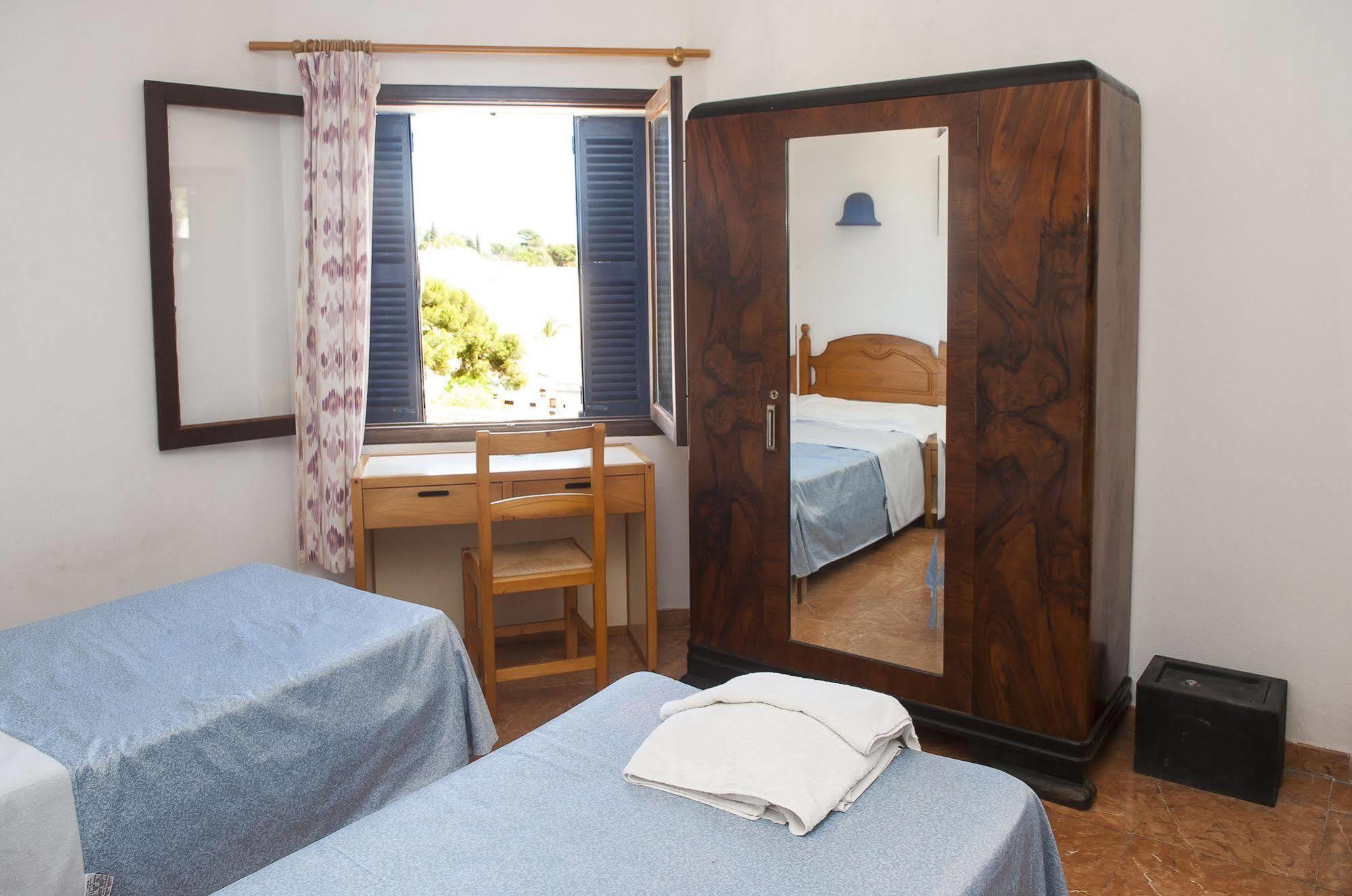 Surfing Concept Hostel Cala Ratjada  Bagian luar foto