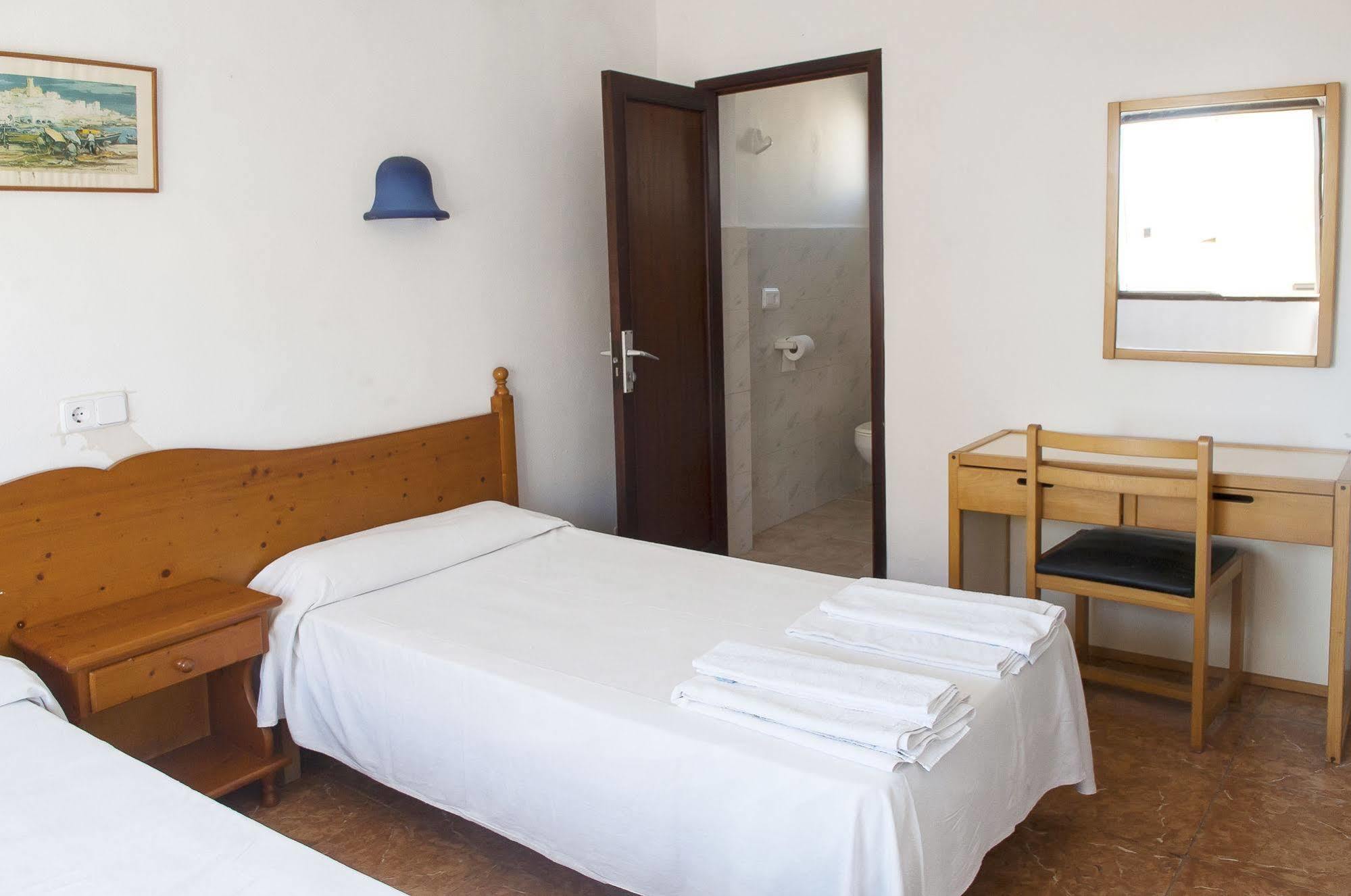 Surfing Concept Hostel Cala Ratjada  Bagian luar foto